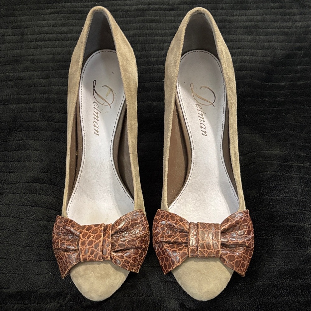 Sz 6.5  Delman Suede Beige and Brown 4” heels w leather Bow matching heel